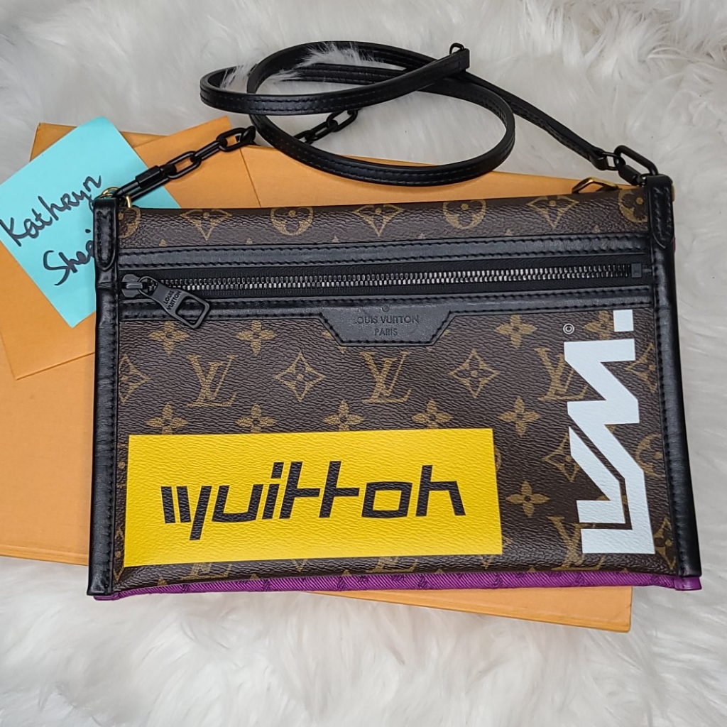 White Louis Vuitton Double Flat Messenger – Designer Revival